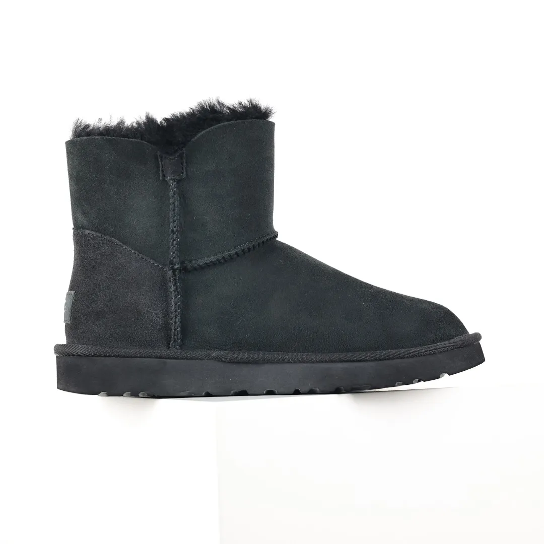 Pick up locally 💰560 Core recommended good price It is a very suitable choice for home furnishings. In the new year, uug launched a series of styles, which are partial to the preferences of young consumers and have also moved to the forefront of fashion trends. Shoe body material: water-repellent coated suede upper, 17 mm UGGPURE™ implantable wool insole, lightweight non-slip and comfortable rubber outsole, with brand LOGO and trademark, with full packaging Size: 35 36 37 38 39 40